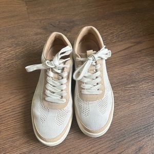 Vionic Galia Sneakers